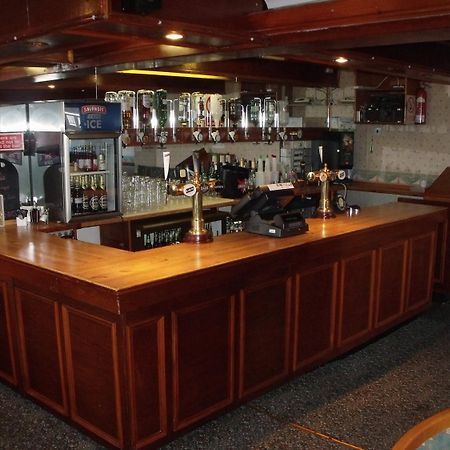 Tafarn Y Rhos Hotel Llangefni Bagian luar foto